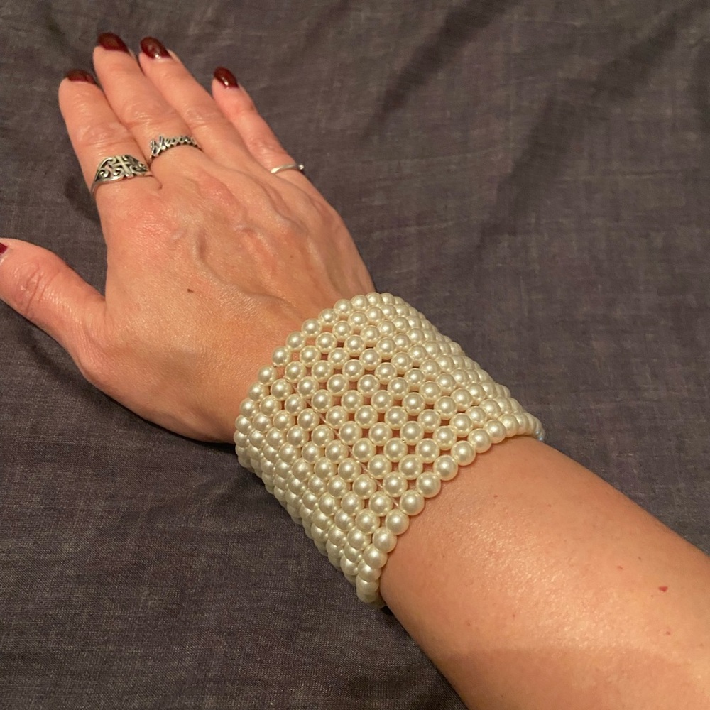 Pearl bracelet